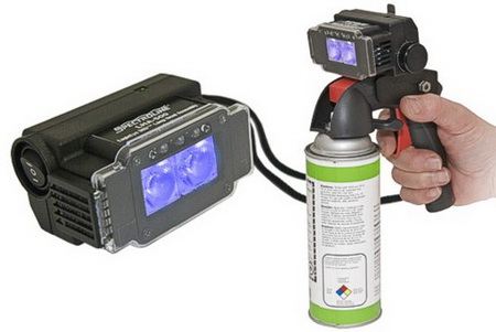 Spectroline® EagleEye 365 extra-mobile universelle UV-LED-Lampe in Flächenstrahler-Ausführung mit Sprühdose